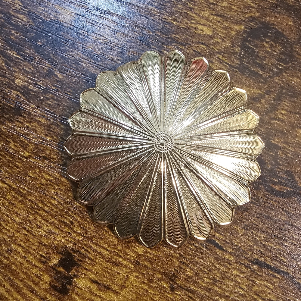 Liebo U.S.A. Vintage Gold tone Scarf Clip